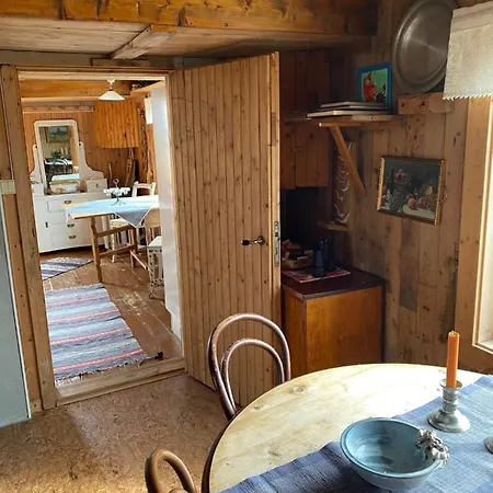 Rorbua Pa Toppoya * Reine