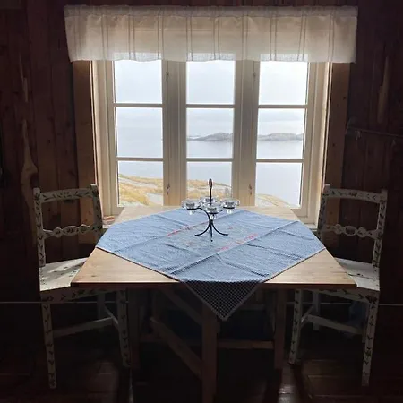 Rorbua Pa Toppoya * Reine